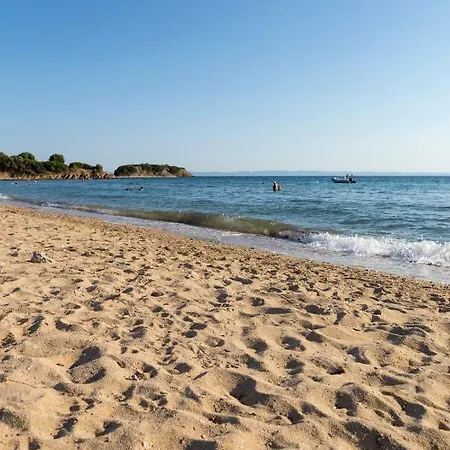 Kristin 2 - 2min Walk To Great Sandy, Shallow Villa Nikiti (Sithonia)