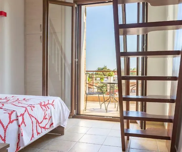 Kristin 2 - 2min Walk To Great Sandy, Shallow *