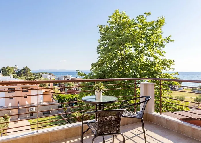 Kristin 2 - 2min Walk To Great Sandy, Shallow Villa Nikiti (Sithonia)